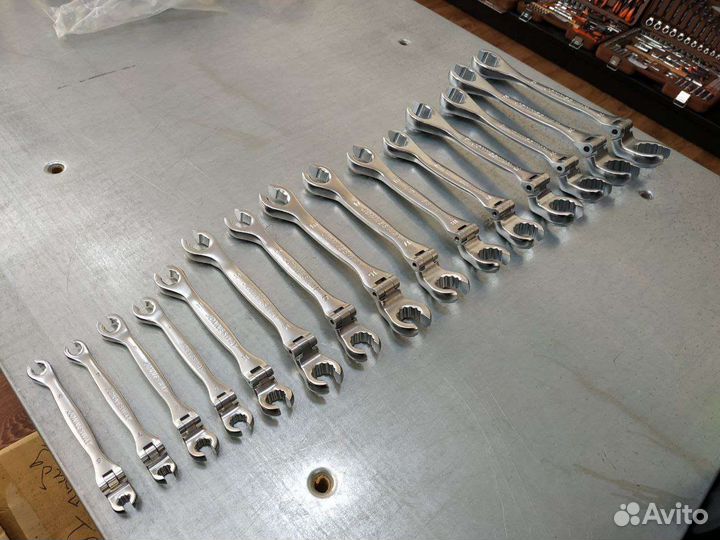 Ключи разрезные с карданом Jonnesway