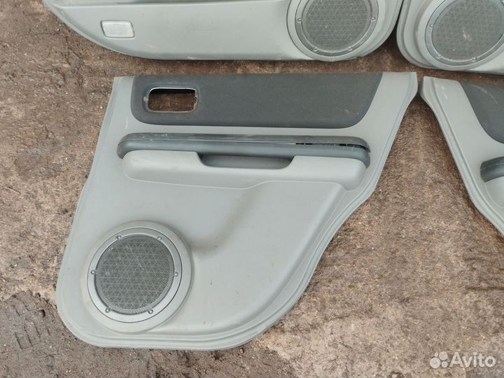Обшивки дверей задние Nissan x-trail t30