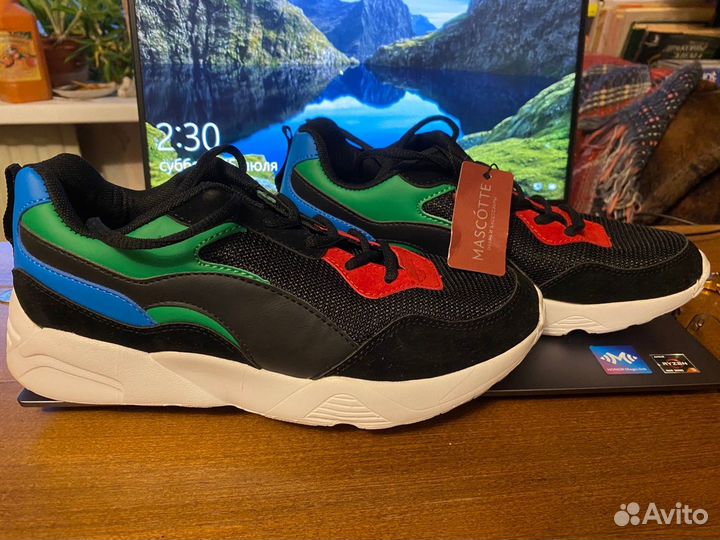 Стильные кроссовки женские