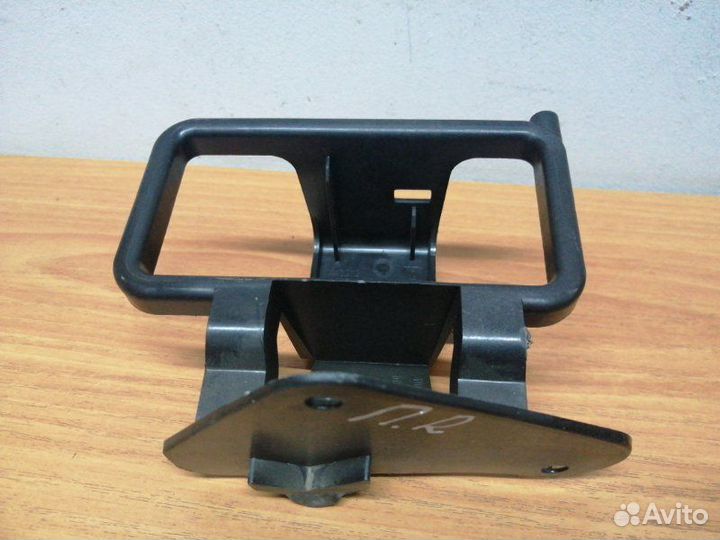 Кронштейн внутренней ручки передний правый Citroen