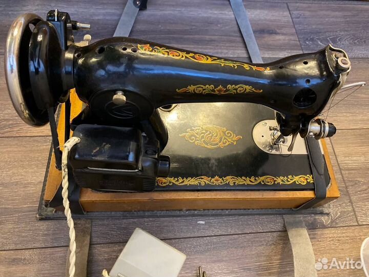 Швейная машинка с электроприводом