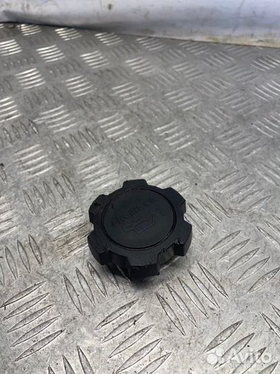Крышка маслозаливной горловины Toyota Avensis 1