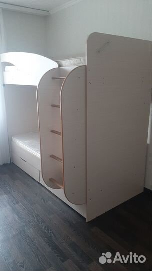 Двухъярусная кровать б/у с матрасами