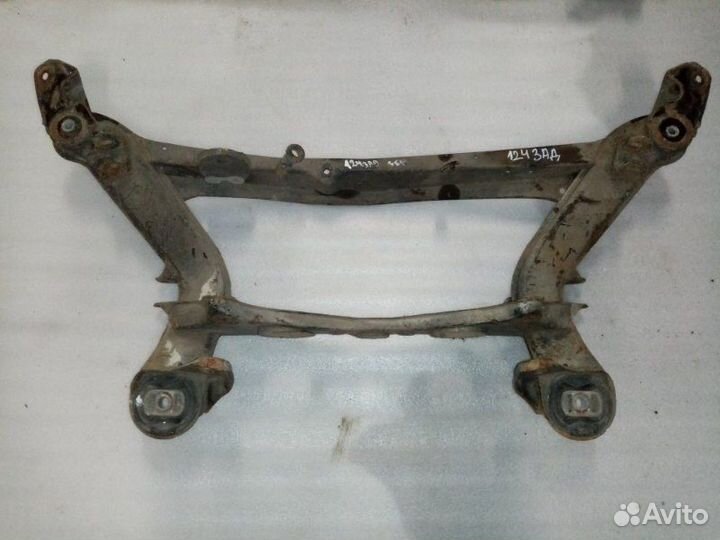 Балка подвески задняя Mercedes-Benz E-Class W124