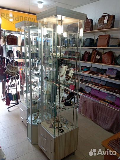 Стеклянная витрина бу