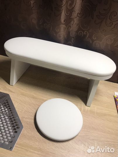 Маникюрная подставка