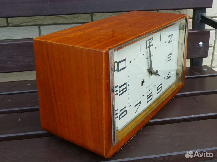 Настольные часы с боем «Янтарь» (СССР)