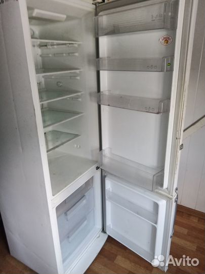 Холодильник LG с дисплеем