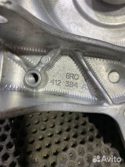 Кронштейн переднего амортизатора правый Audi Q5 8R