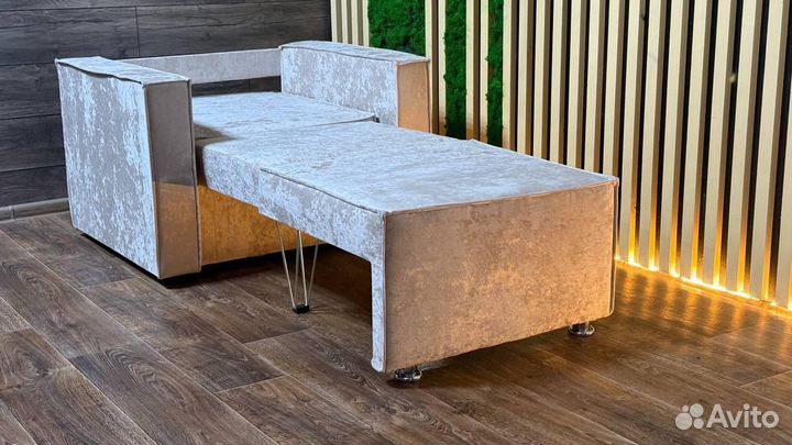 Кресло в стиле Лофт, бежевый велюр own/70 см