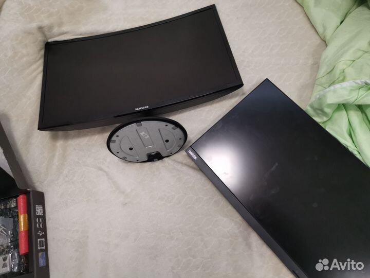 Материнская плата с процессором и памятью