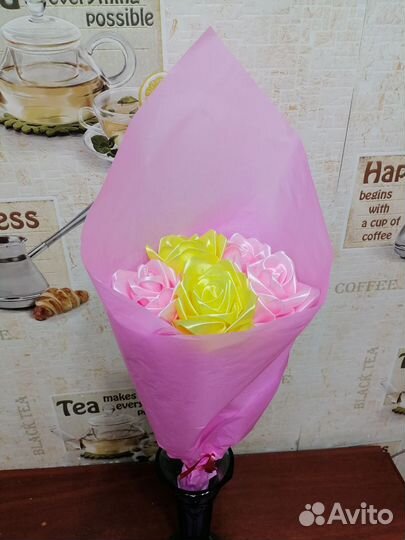 Розы из атласных лент