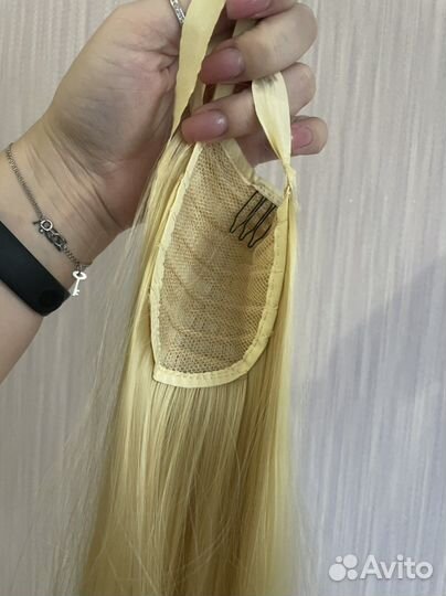 Волосы на заколках блонд