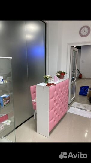 Стойка ресепшн