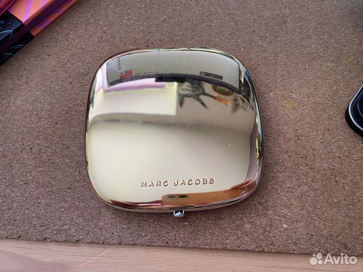 Палетка теней Mac и хайлайтер Marc Jacobs