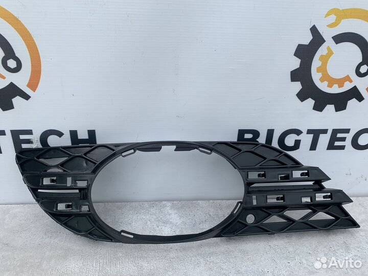 Решетка птф правая Mercedes A2118850822