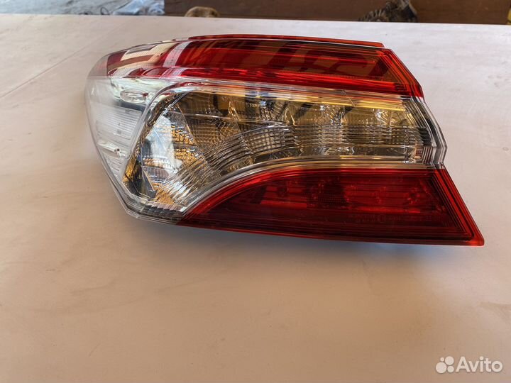 Фонарь задний левый Toyota Camry 70