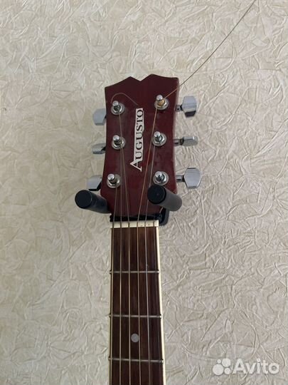 Акустическая гитара