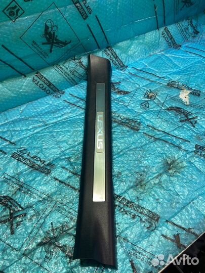 Накладка порога\внутреняя\левая передняя левая