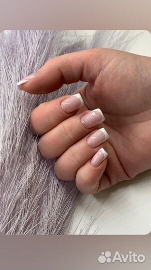 Модель на маникюр