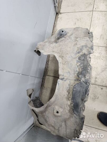 Подкрыльник Тайота камри v70 передний правый