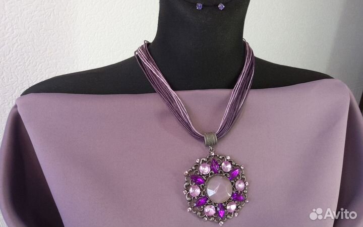 Комплект бижутерии серьги и кулон