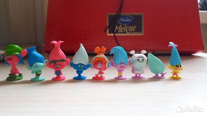 Фигурки киндер леди баг, бегемоты, миньоны, тролли