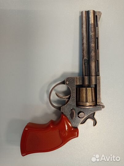 Игрушечный револьвер