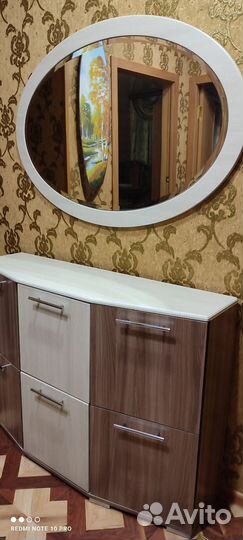 Большая обувница - тумба в прихожую, с зеркалом