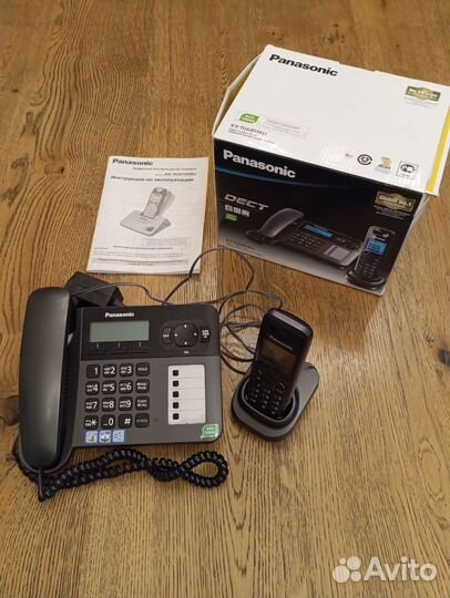 Кнопочный телефон Panasonic