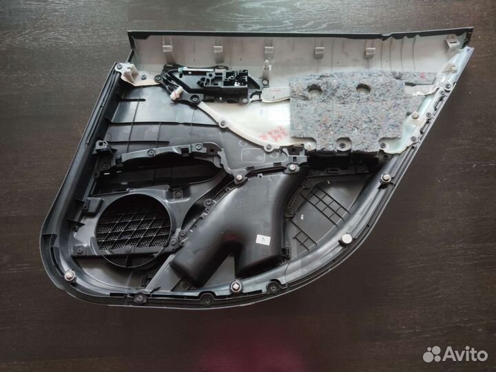 Обшивка задней левой двери Toyota Camry 70,2019