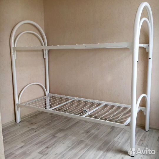 Двухъярусная кровать белая металлическая