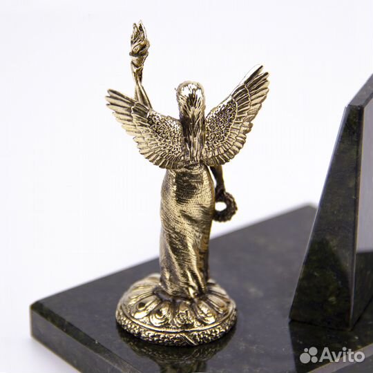 Фигурка бронзовая на камне 
