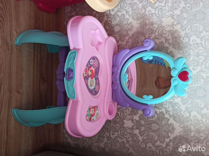 Детский туалетный столик