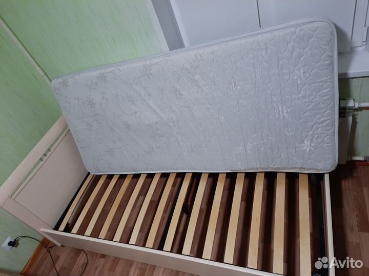 Односпальная кровать