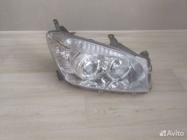 Фара правая Тойота rav 4