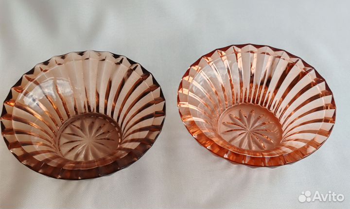 Посуда из цветного стекла карамельного оттенка