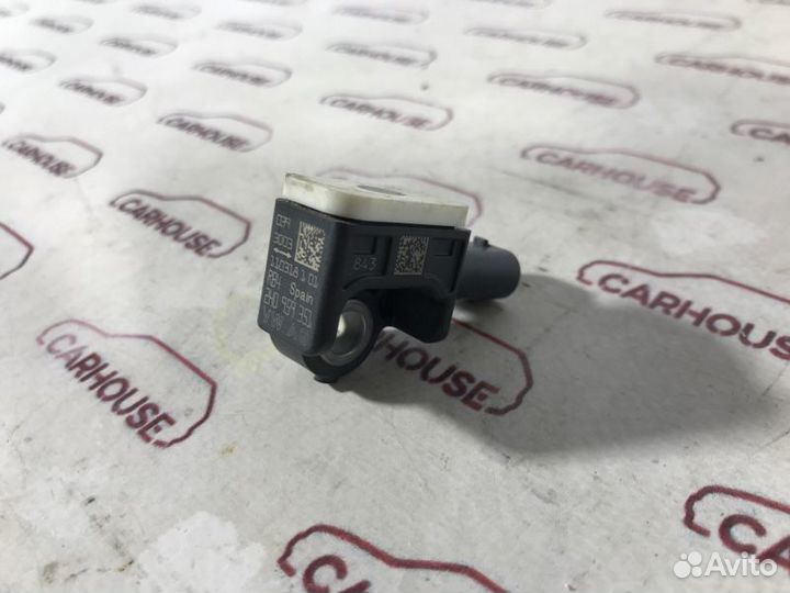 Датчик ускорения Volkswagen Touareg NF 4.2 CKD
