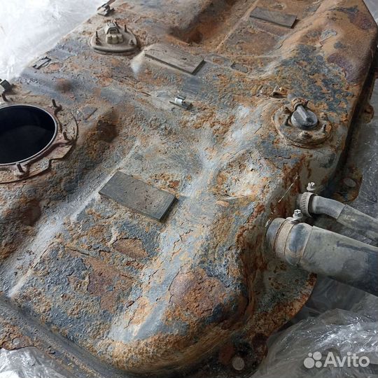 Топливный бак б/у Митсубиси Лансер 9