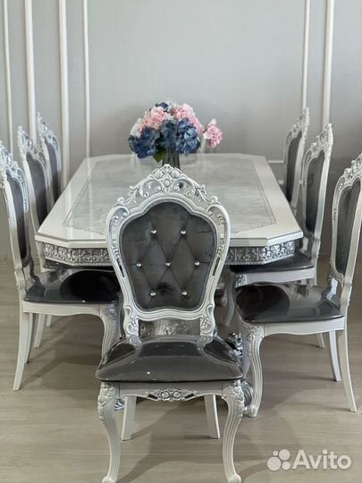 Столы и стулья