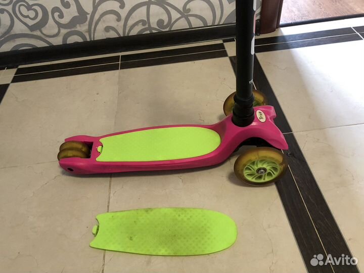 Самокат детский Trolo maxi салатово-розовый