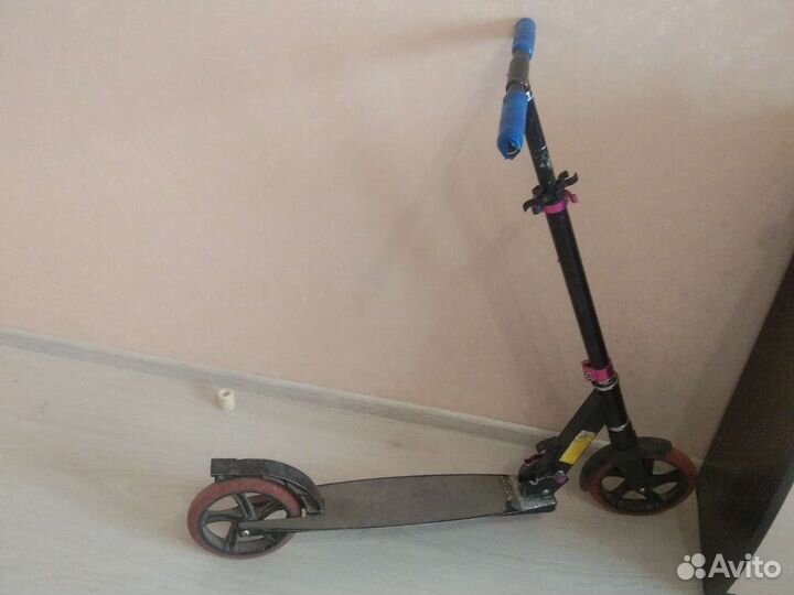 Самокат на все возрасты с большими колесами
