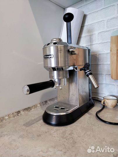 Кофеварка рожковая DeLonghi EC685.M