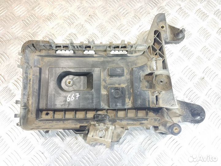 Крепление аккумулятора Skoda Octavia 2004 2013