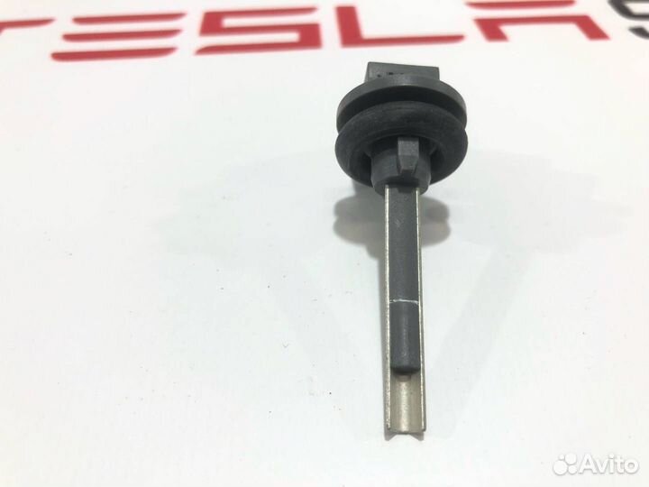 Датчик температуры входящего воздуха печки Tesla