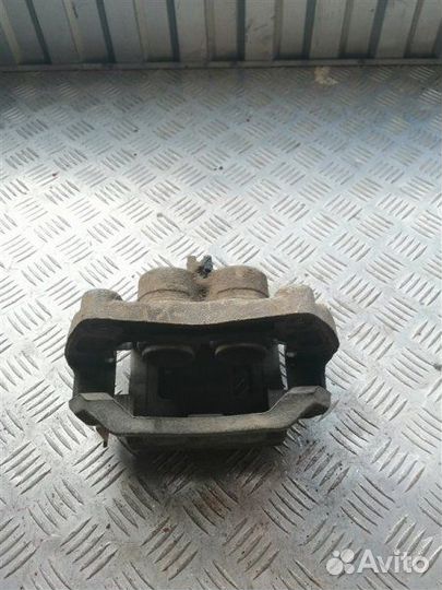 Суппорт тормозной передний левый Infiniti M35 Y50