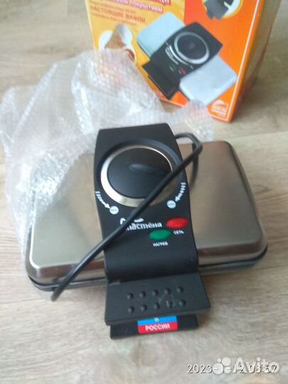 Электровафельница 