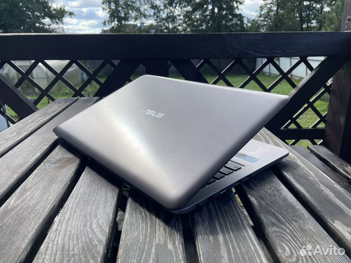 Ноутбук asus