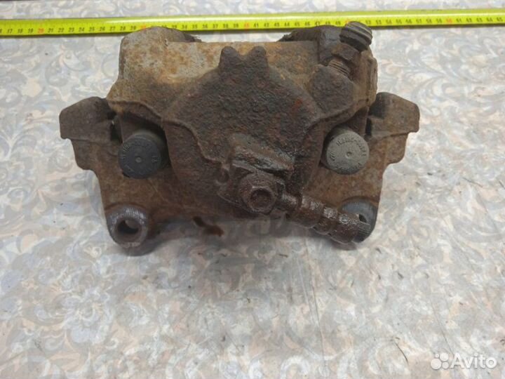 Суппорт передний правый Volkswagen Tiguan 5N1 2.0