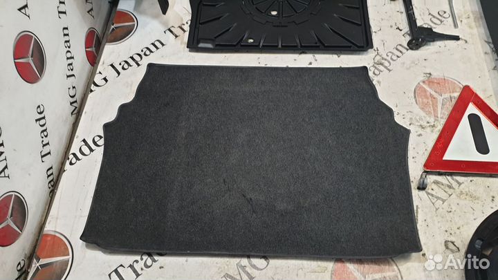 Обшивка багажника на Mercedes-Benz W201 E190